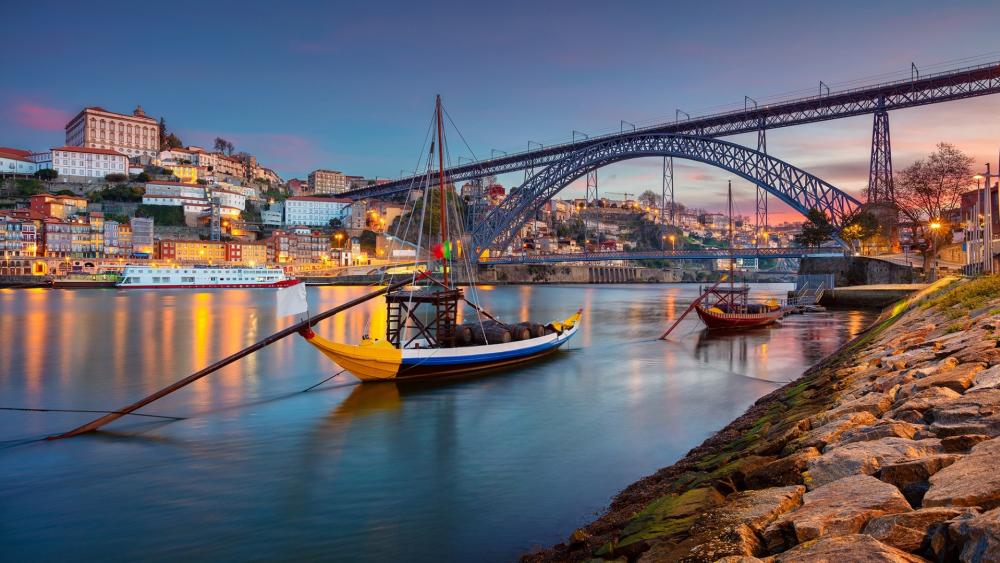 River Douro and Dom Luís I Bridge wallpaper