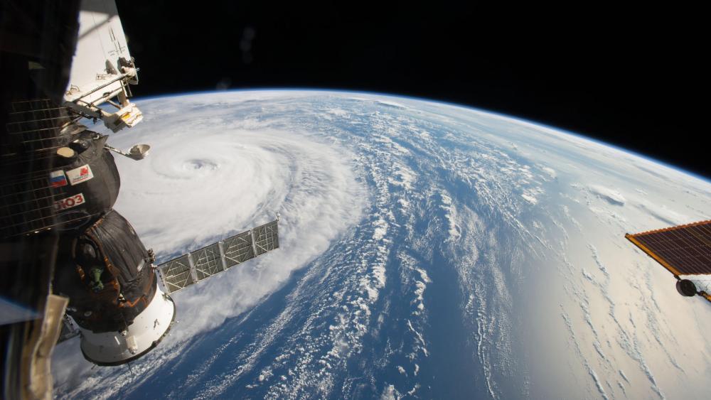 Space Station Flyover of Super Typhoon Noru wallpaper
