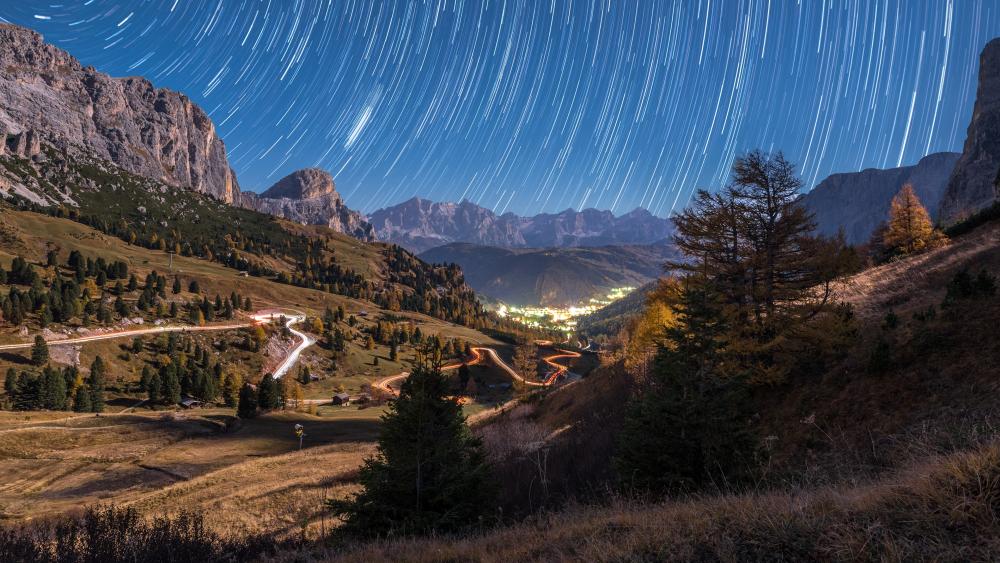 Star trails over the mountains wallpaper