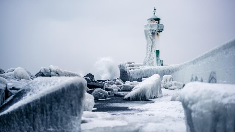 Frozen lighthouse in Germany wallpaper