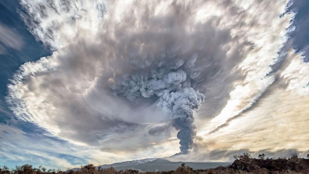 Pyroclastic cloud of Mount Etna wallpaper