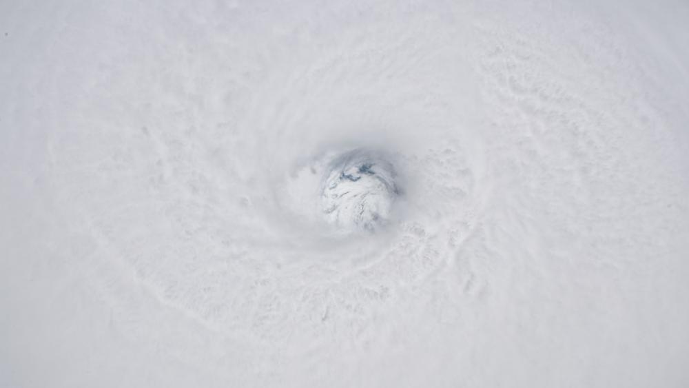 The fully-formed eye of Hurricane Hector wallpaper