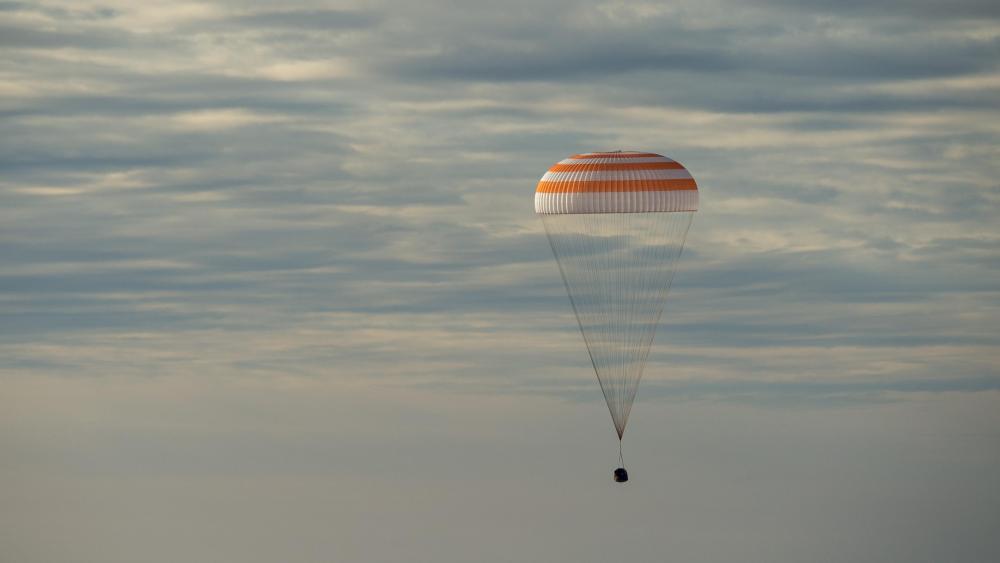 Soyuz MS-01 Capsule Landing with Expedition 49 wallpaper