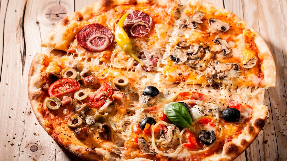 Mixed topping pizza wallpaper