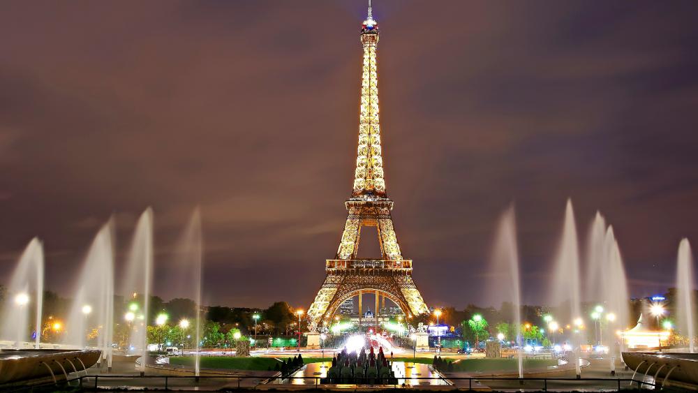 Eiffel Tower at night wallpaper