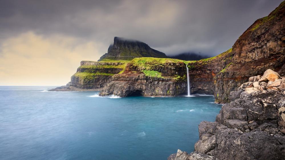 Mulafossur Waterfall, Vagar Island, Faroe Islands wallpaper