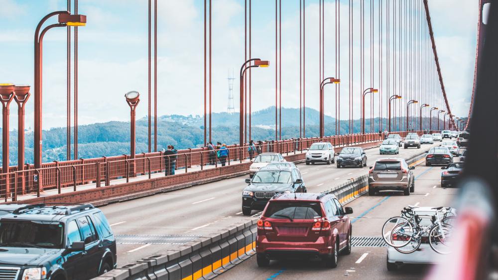 Driving acros the Golden Gate Bridge wallpaper
