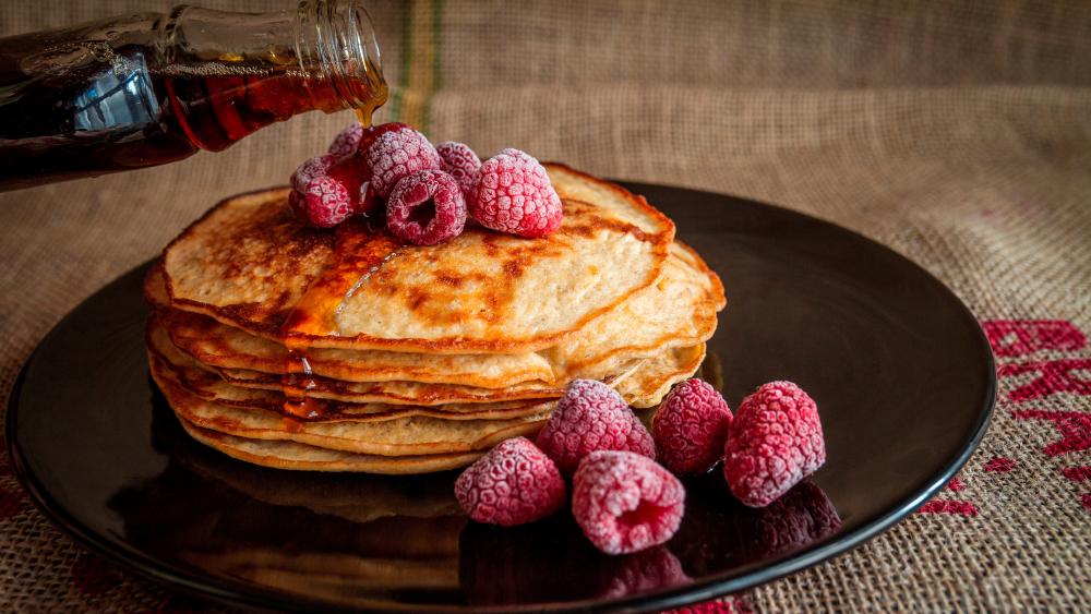 Pancakes with frozen raspberriesand maple syrup wallpaper