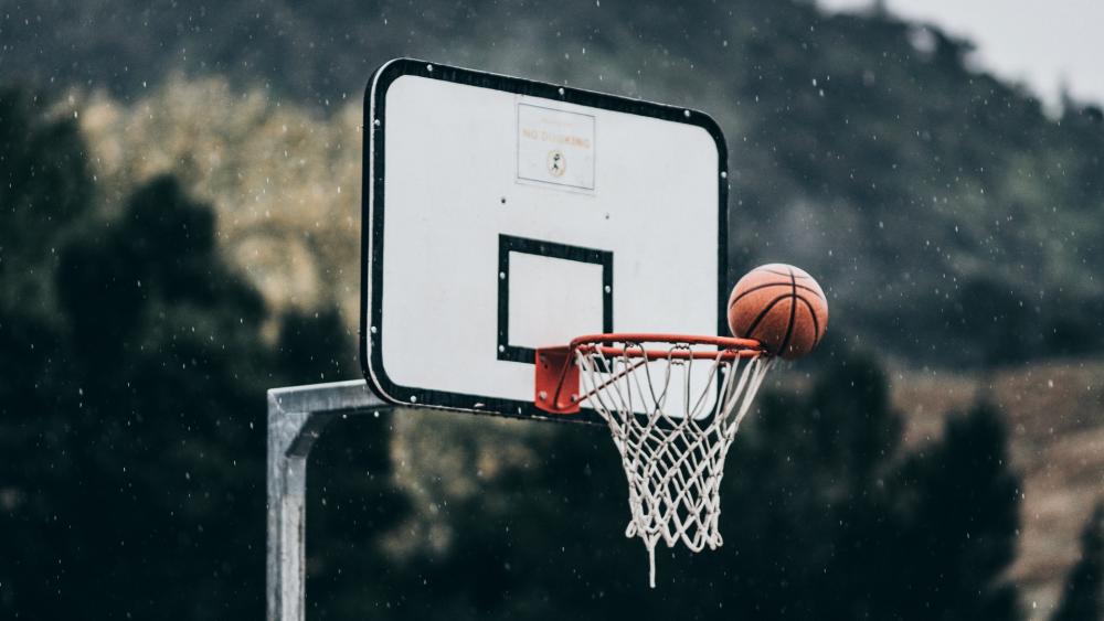 Playing basketball in the rain wallpaper