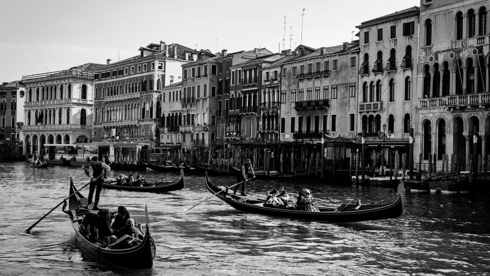 Venice in black and white wallpaper