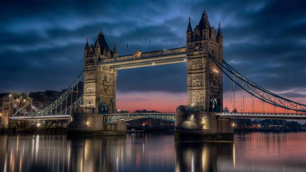 Tower Bridge on a cloudy evening wallpaper