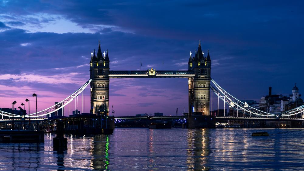 The Tower Bridge and the Thames at night wallpaper