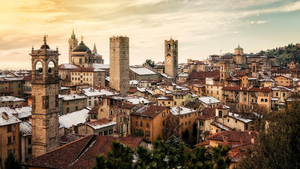 Charming Cityscape at Sunrise in Northern Italy wallpaper