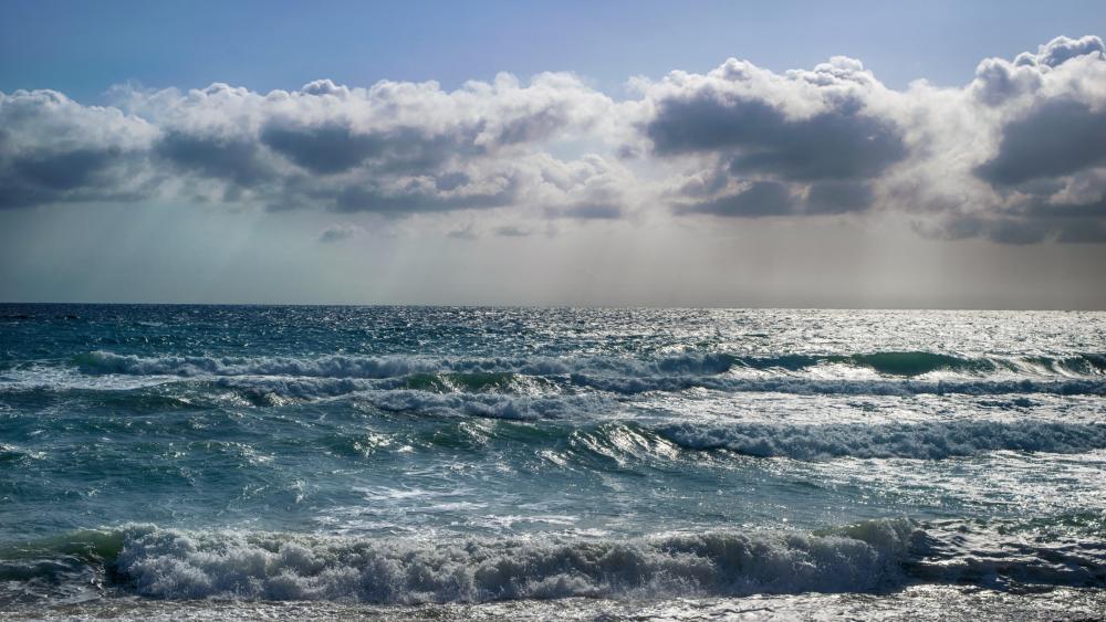 Ocean Waves under a Clouded Sky wallpaper