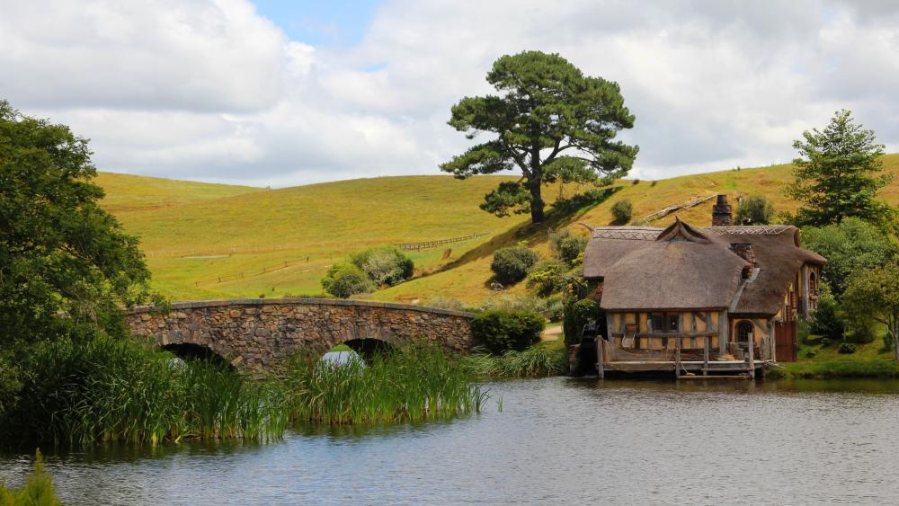 Serene Countryside Retreat in 4K wallpaper