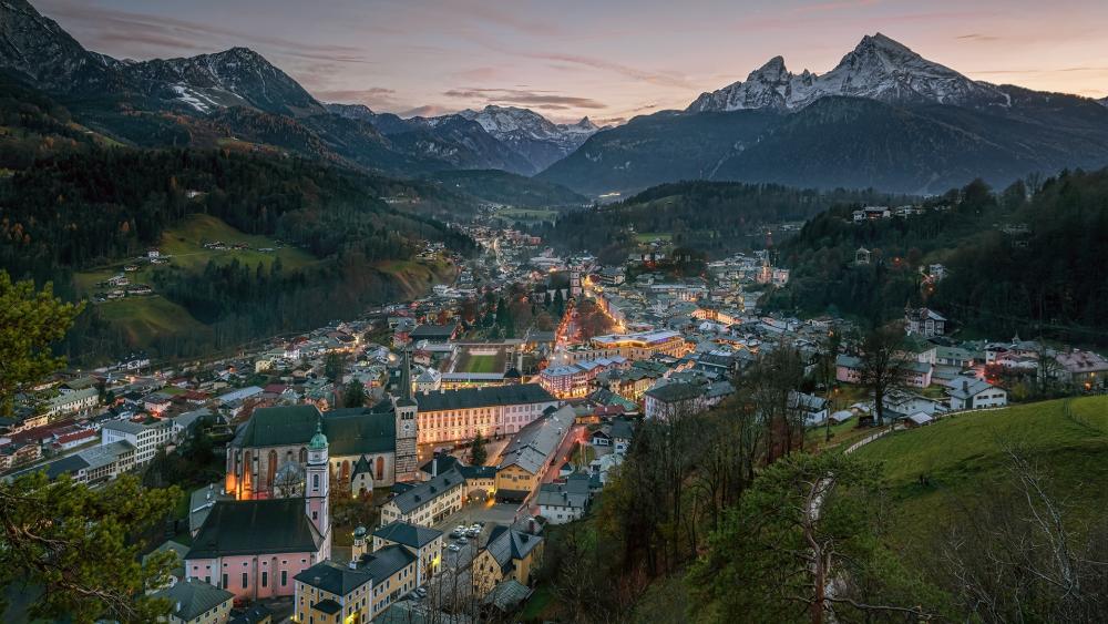 Mountainous Cityscape Glow at Dusk wallpaper