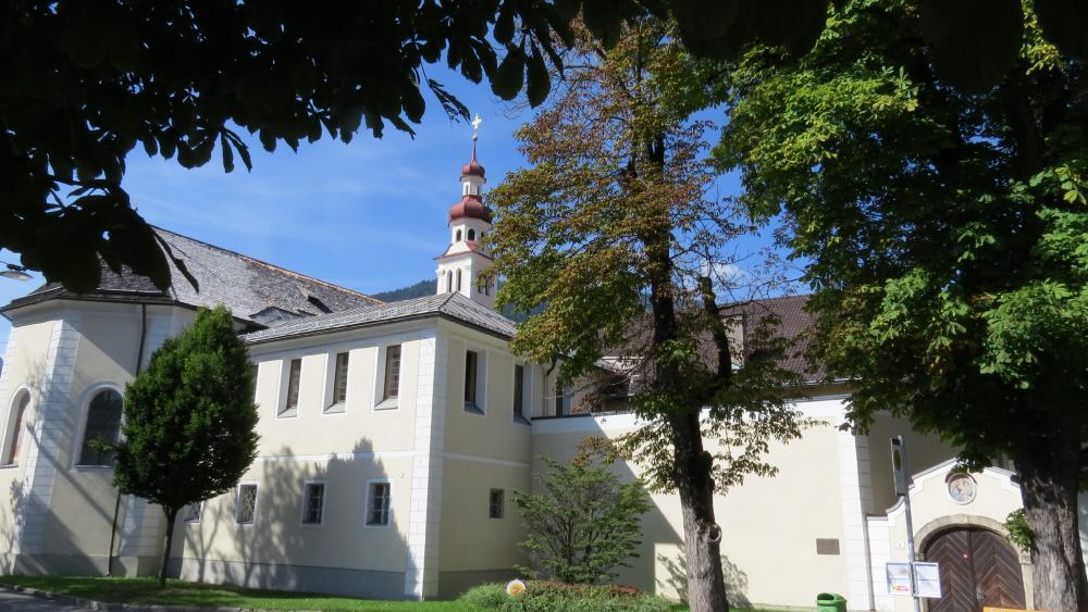 Church in Lienz, Tyrol wallpaper