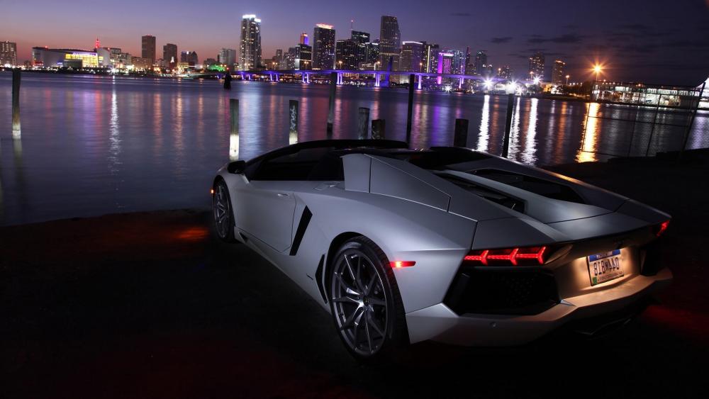 Lamborghini Gespiegelt wallpaper