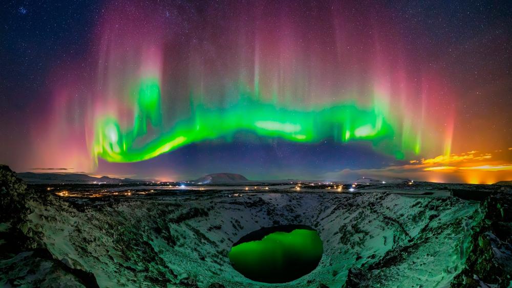 Aurora Borealis Majesty Over Serene Lake wallpaper