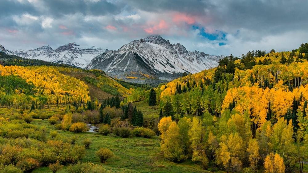 Autumn Majesty in the Mountains wallpaper