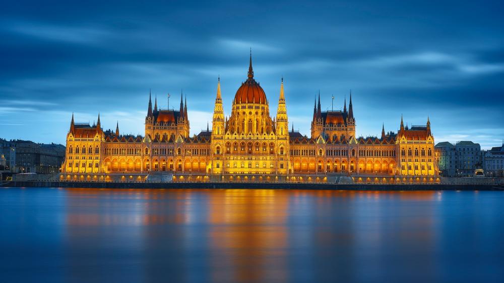 The Hungarian Parliament Building and the Danube River wallpaper