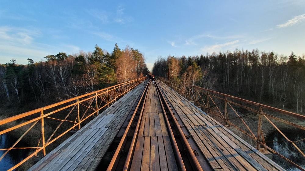 Iron railway bridge over Pilchowickie Lake wallpaper
