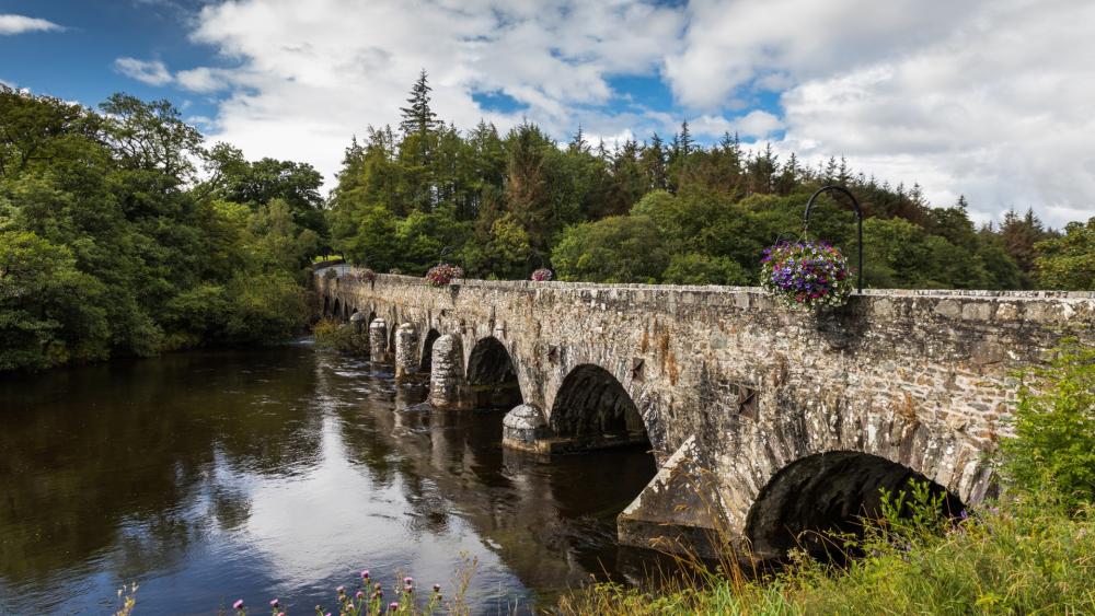 Serene Stone Bridge Over Tranquil Waters wallpaper