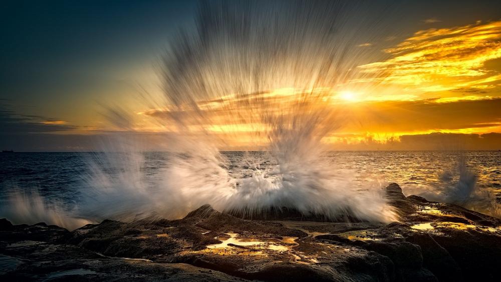 Majestic Waves at Sunset wallpaper