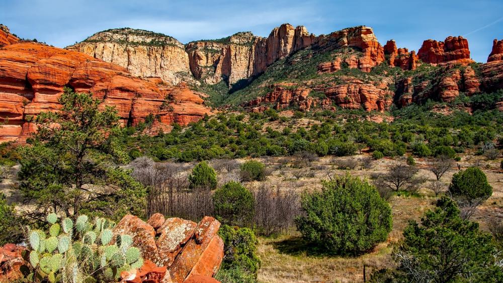 Majestic Red Rock Mountains in Breathtaking Landscape wallpaper