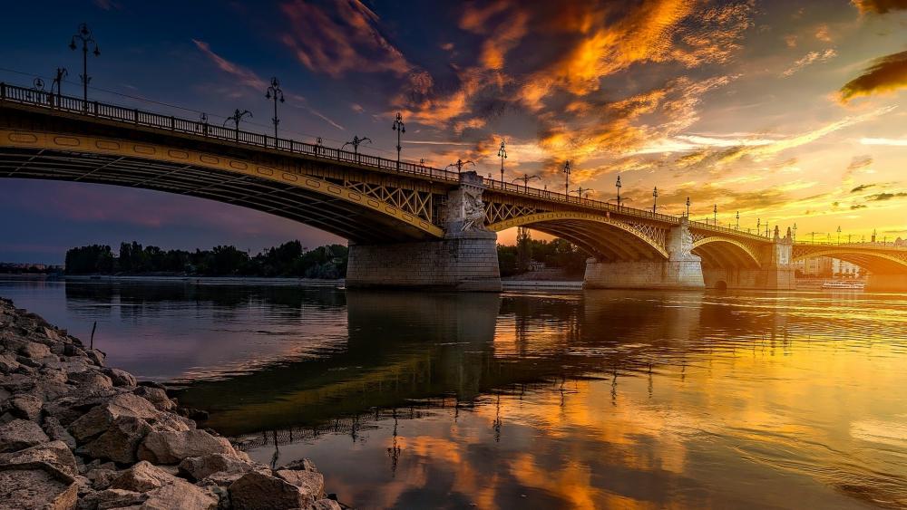 Margaret Bridge, Budapest, Hungary wallpaper