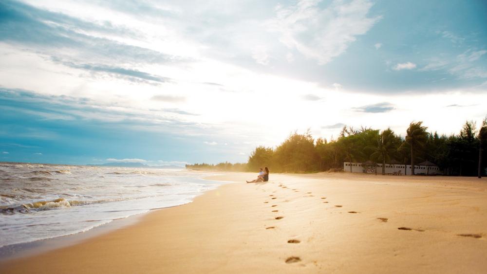 Serene Beach Escape Under a Cloudy Sky wallpaper