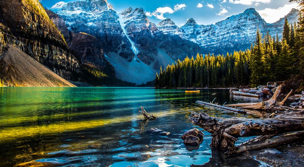 Tranquil Mountain Lake Scene wallpaper