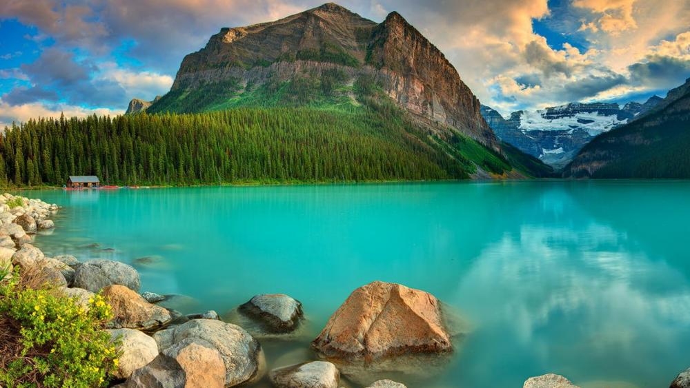 Serene Mountain Lake at Sunrise wallpaper