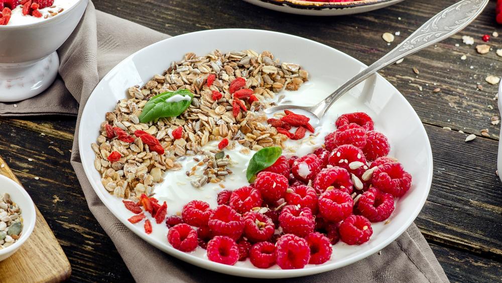 Breakfast Cereals with raspberry wallpaper