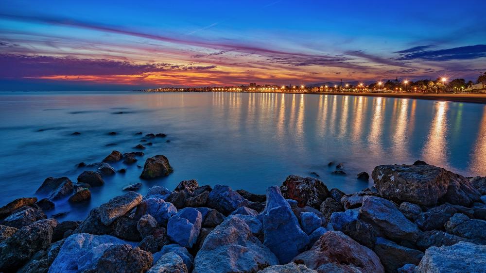 Tranquil Dusk by the Shoreline wallpaper