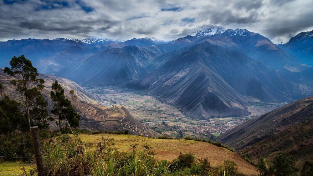 Majestic Mountain Valley Landscape wallpaper