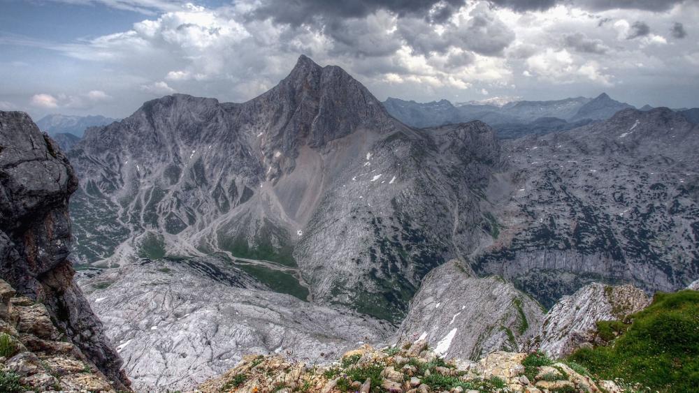 Majestic Mountain Landscape Captured in Nature's Splendor wallpaper