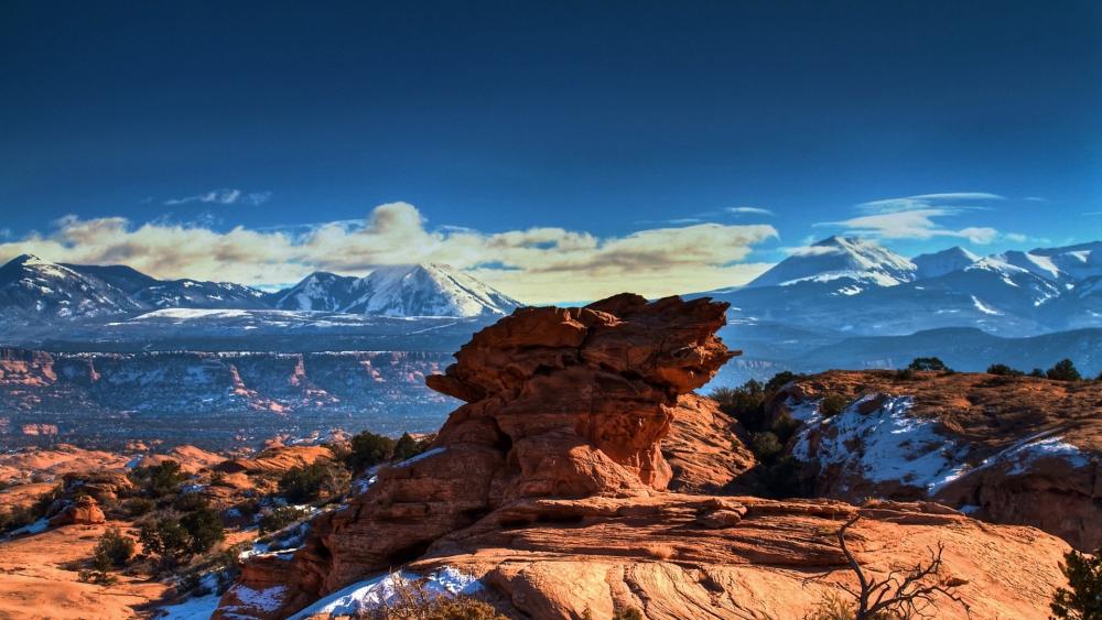 Majestic Rocky Landscape Under Clear Blue Skies wallpaper