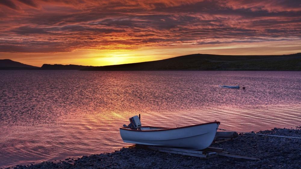 Serene Sunset on a Tranquil Lake wallpaper