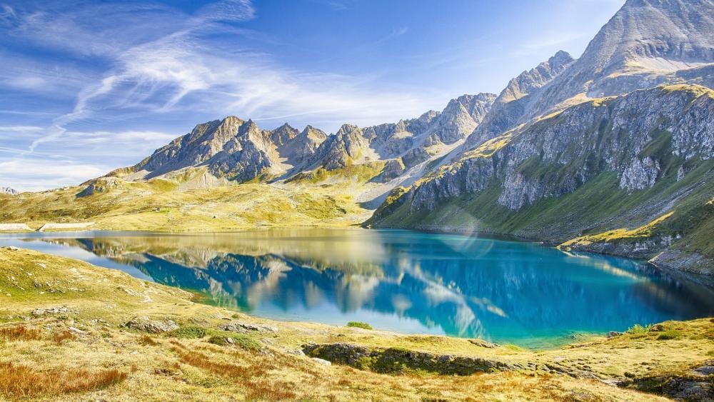 Serene Mountain Lake Reflections wallpaper