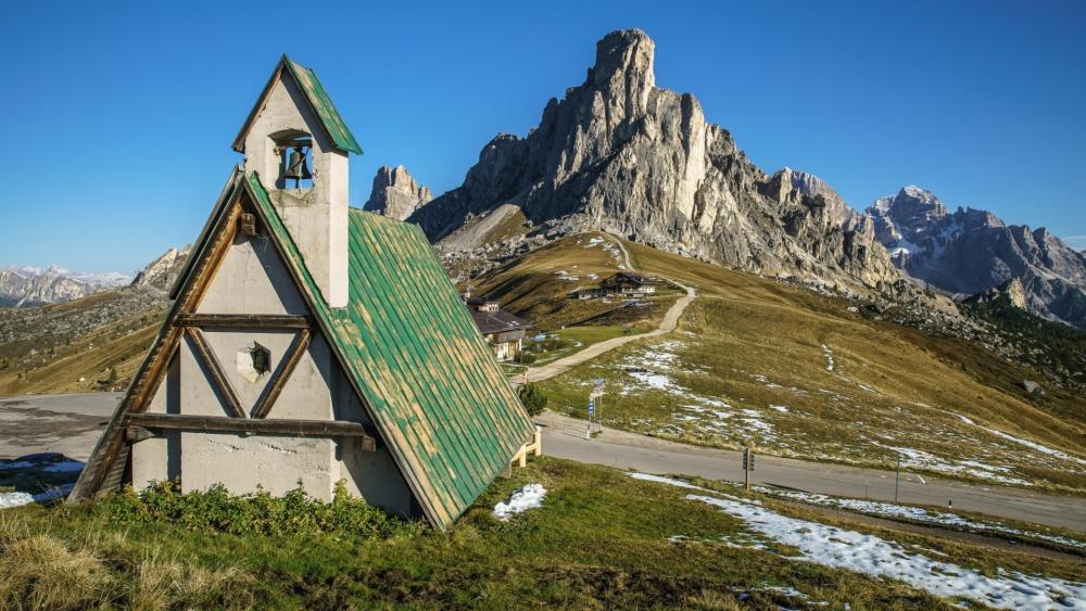 Mountain Retreat Beneath Majestic Peaks wallpaper