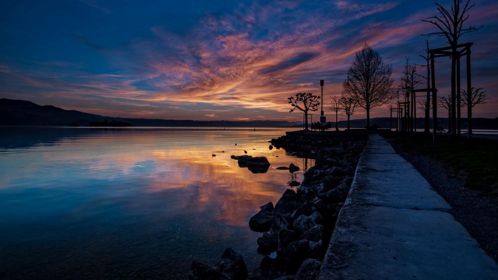 Serene Sunset Over Tranquil Waters wallpaper