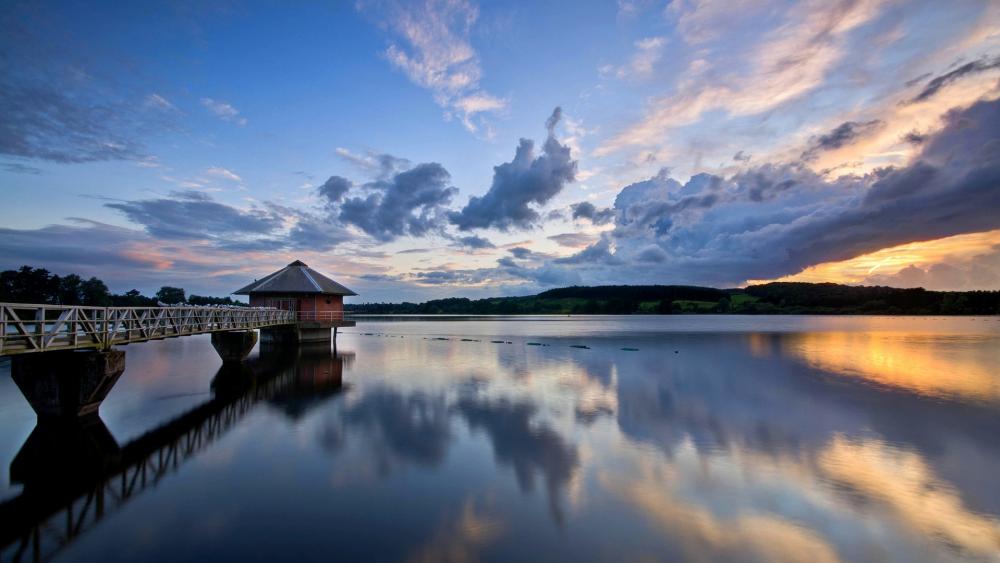 Serene Sunset Over Tranquil Lake Waters wallpaper