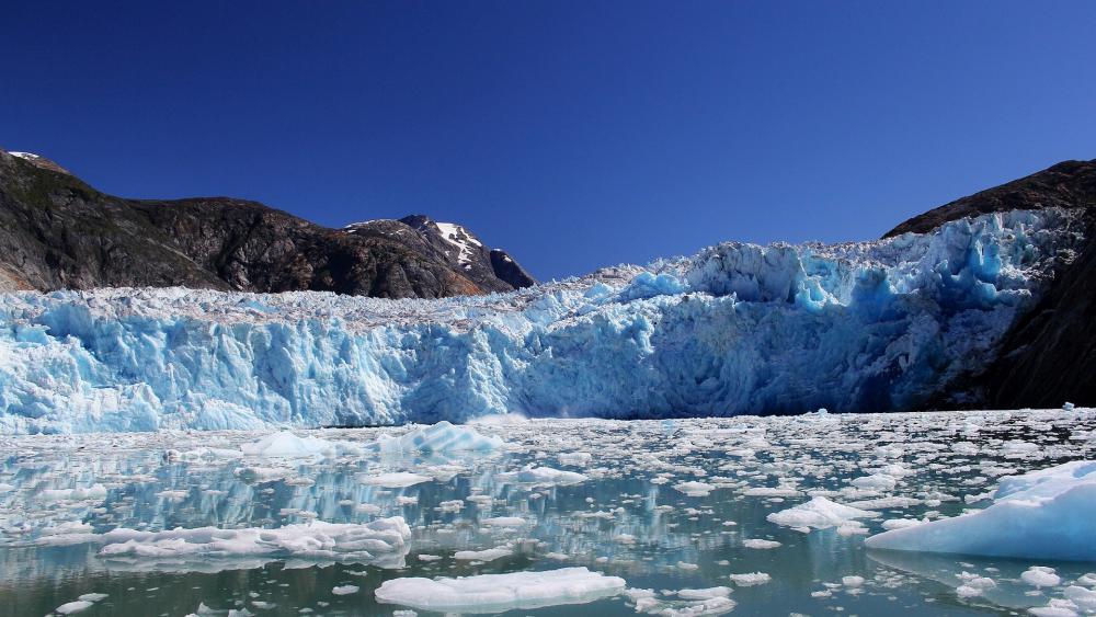 Majestic Glacial Serenity in Nature's Beauty wallpaper