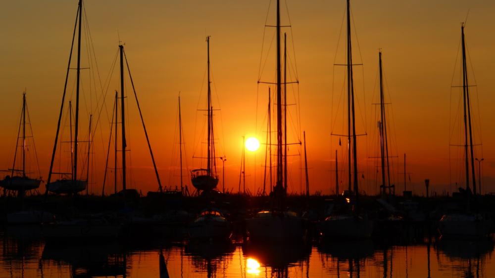 Serene Sunset at the Marina wallpaper
