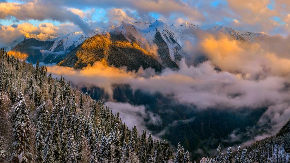 Majestic Mountain Sunrise Above the Clouds wallpaper