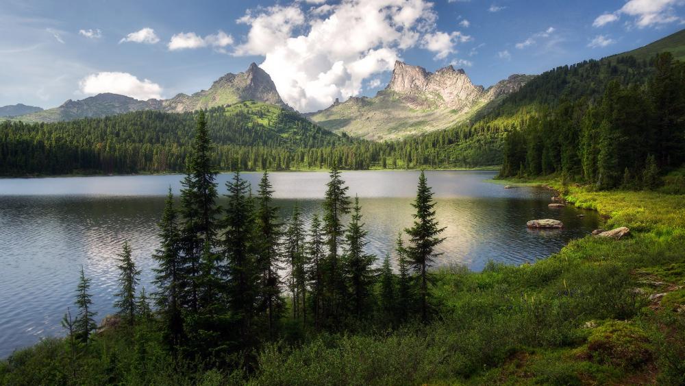 Tranquil Mountain Lake Scenery wallpaper