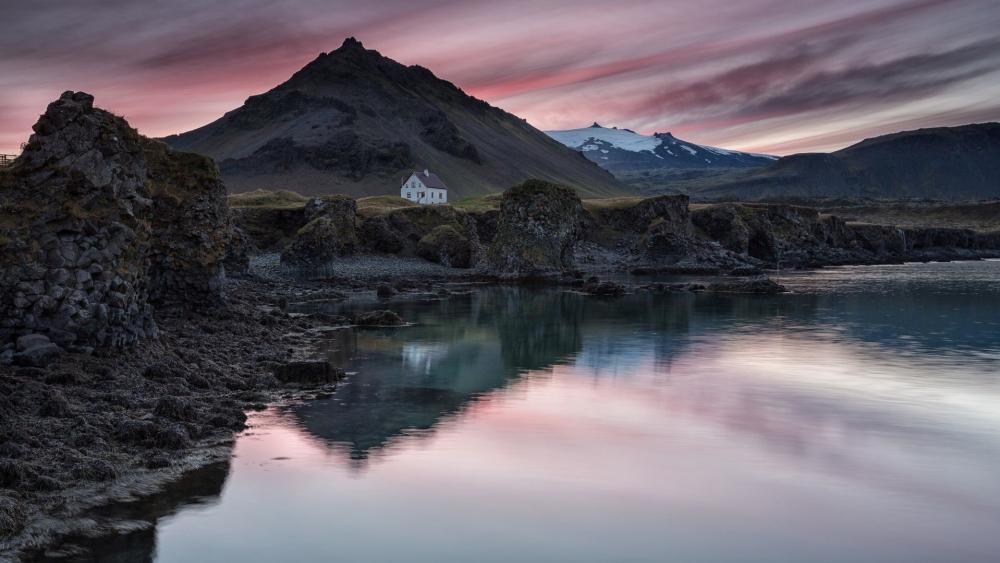Serene Beauty of Icelandic Landscape wallpaper