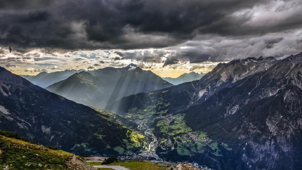 Majestic Mountain Landscape in Dramatic Light wallpaper
