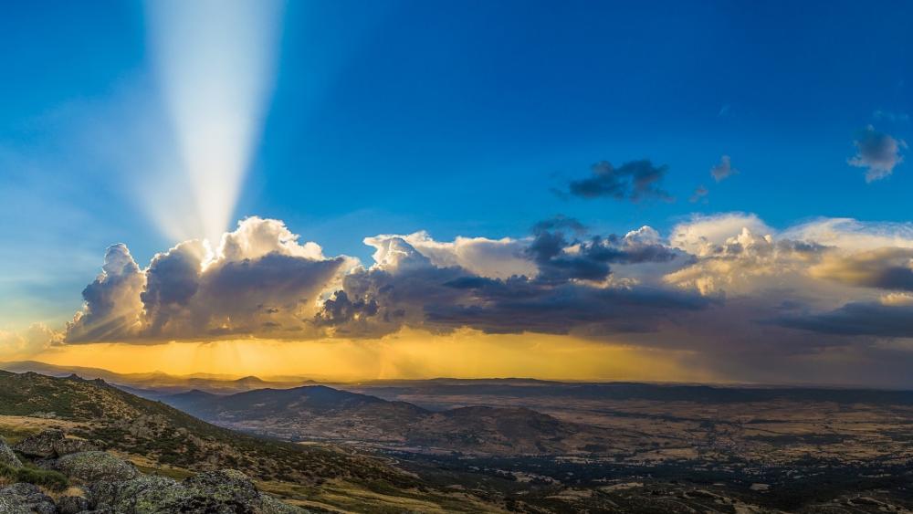 Majestic Sunset Over the Mountains wallpaper